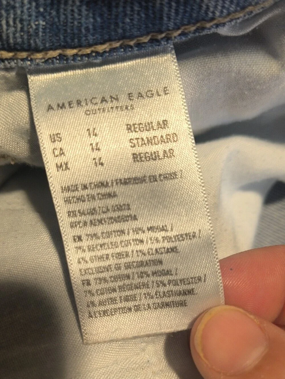 Stretch Mom Straight w/27.5 Inseam American Eagle Women's Size 14 Jeans 962